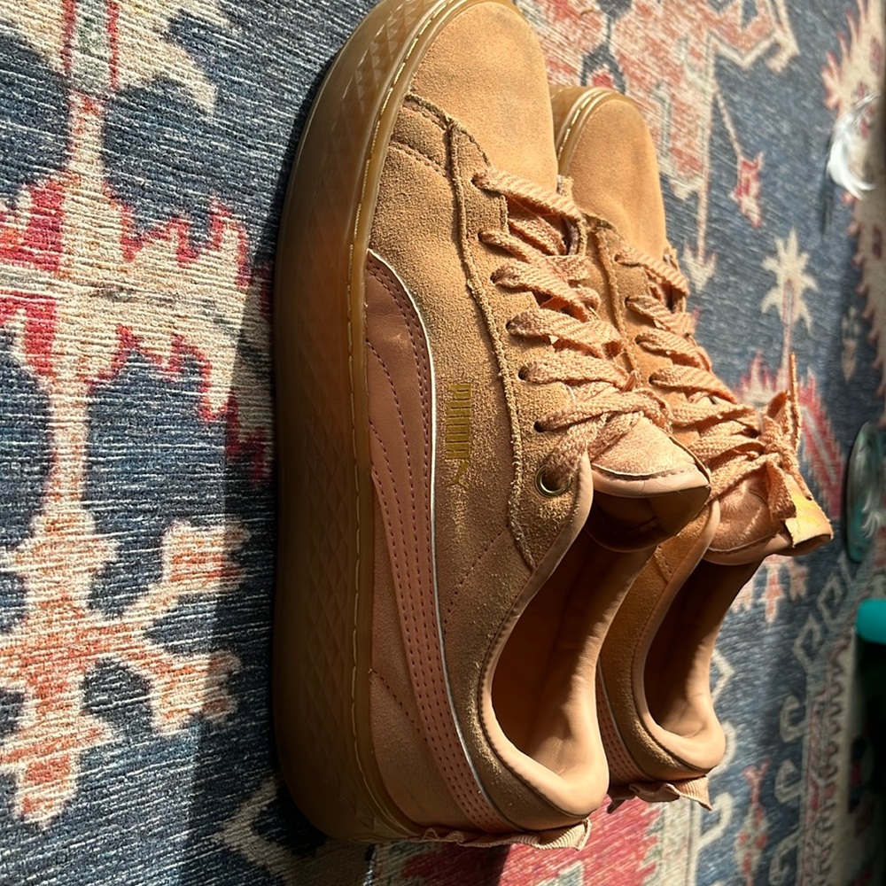 Suede Pumas
